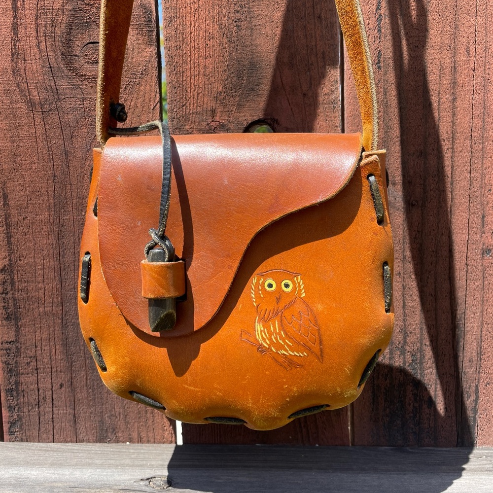 Vintage 70s leather tooled purse with owl design